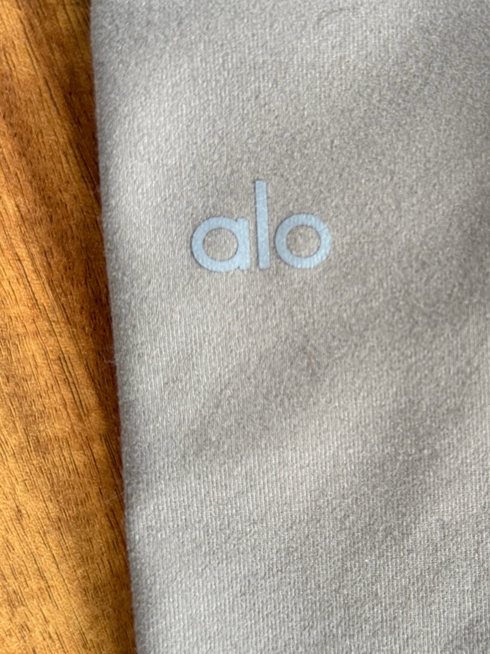 ALO Yoga Taupe Cropped Leggings with Subtle Logo - Picture 3 of 4